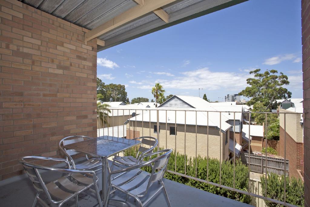 Burswood Lodge Apartments Пърт Стая снимка